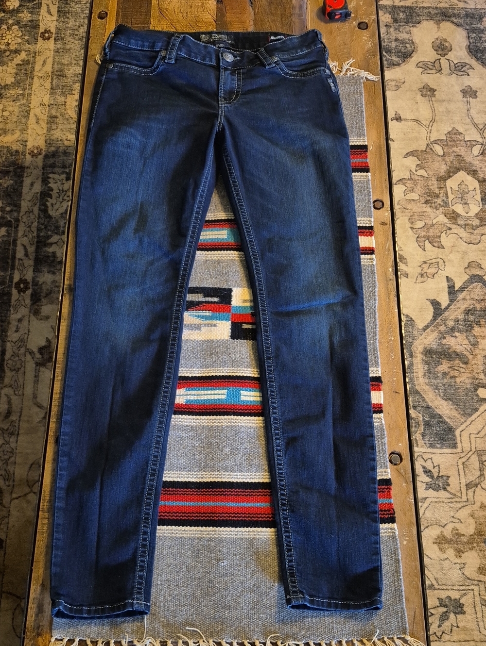 Silver "Suki" Mid Rise Skinny. Sz.32"× 33"9" Rise.  Dark Wash. (#1563)